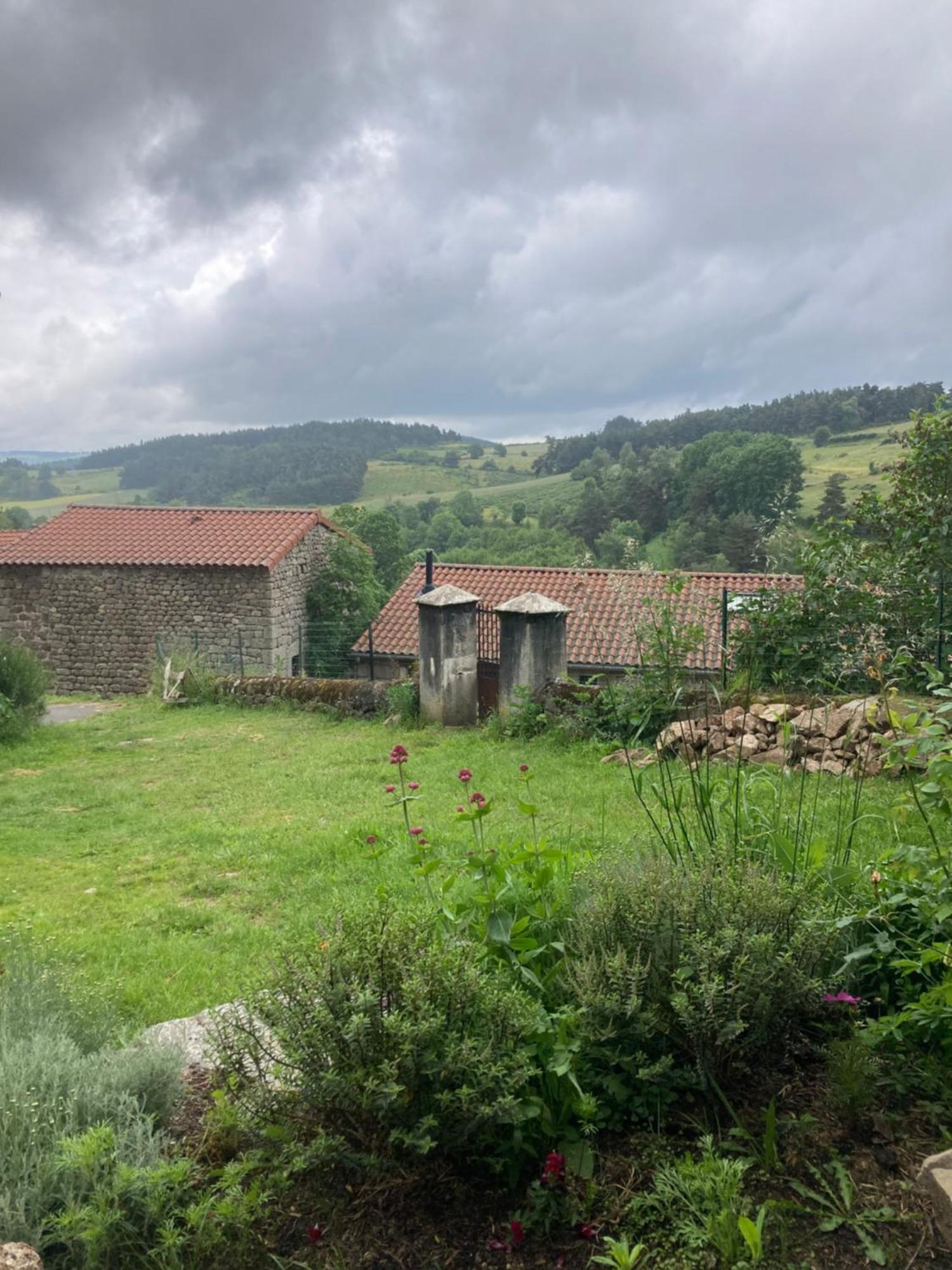 Chambres Et Tables D'Hotes - Les Ateliers De Pontajou - Pelerin Navette Gratuite A Saugues Venteuges Exteriör bild